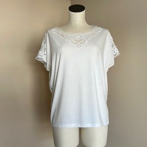 POLO Ralph Lauren Women’s White T-shirt With Needle Work Decor. Size L.